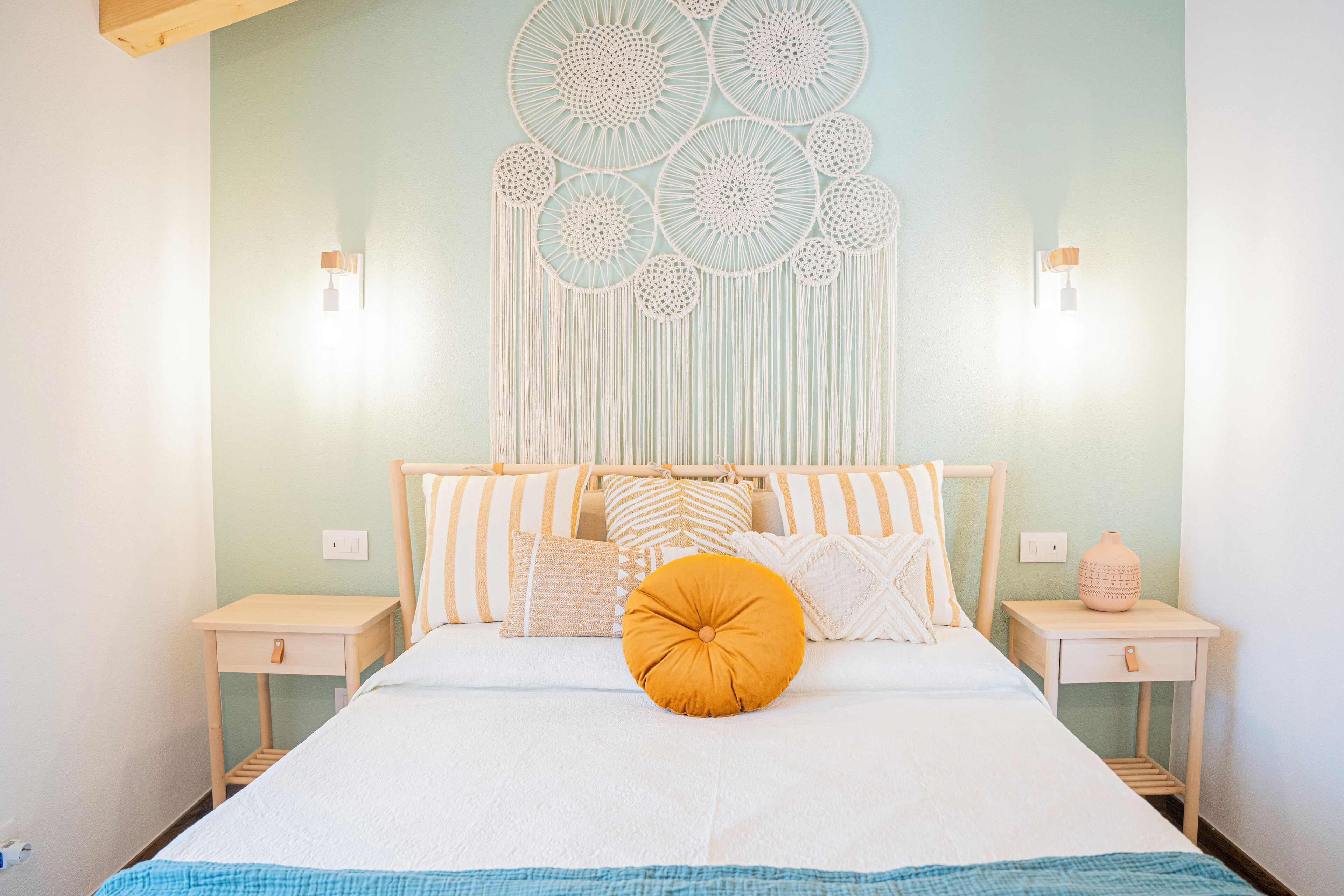 1 sovrum, strykjärn/strykbräda och sängkläder