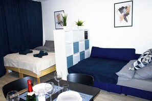 1 bedroom, iron/ironing board, WiFi - Modern central apartment with kitchen & Smart TV (Unknown)
