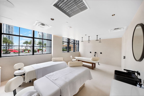 Private spa tub