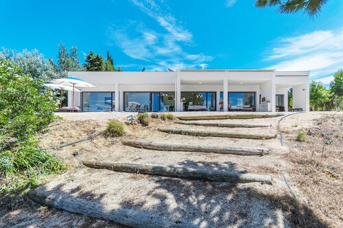 Xitaka Country House: Large, Modern & Great Views