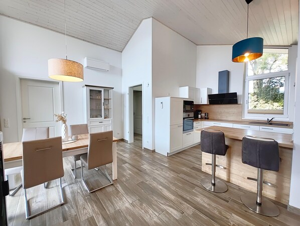House | Living room - Ferienhaus mit Sauna im Ferienpark Mirow (Mirow)