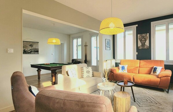 Smart TV, ping pong, books