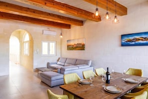 Family Villa, 4 Bedrooms, Fireplace (Solaris Gozitan Villa With Pool) | Dining - Solaris Gozitan Villa with Pool (Ghasri)