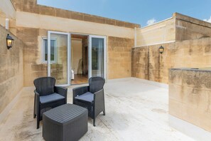 Villa familiar, varias habitaciones (Solaris Gozitan Villa With Pool) | Terraza o patio