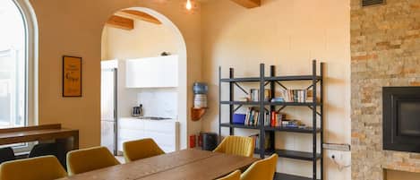 Family Villa, Multiple Bedrooms (Solaris Gozitan Villa With Pool) | Dining