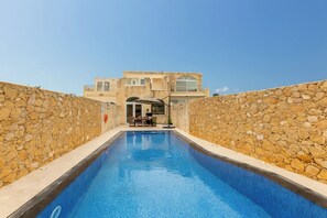Villa familiale, plusieurs chambres (Solaris Gozitan Villa With Pool) | Piscine | Piscine extérieure