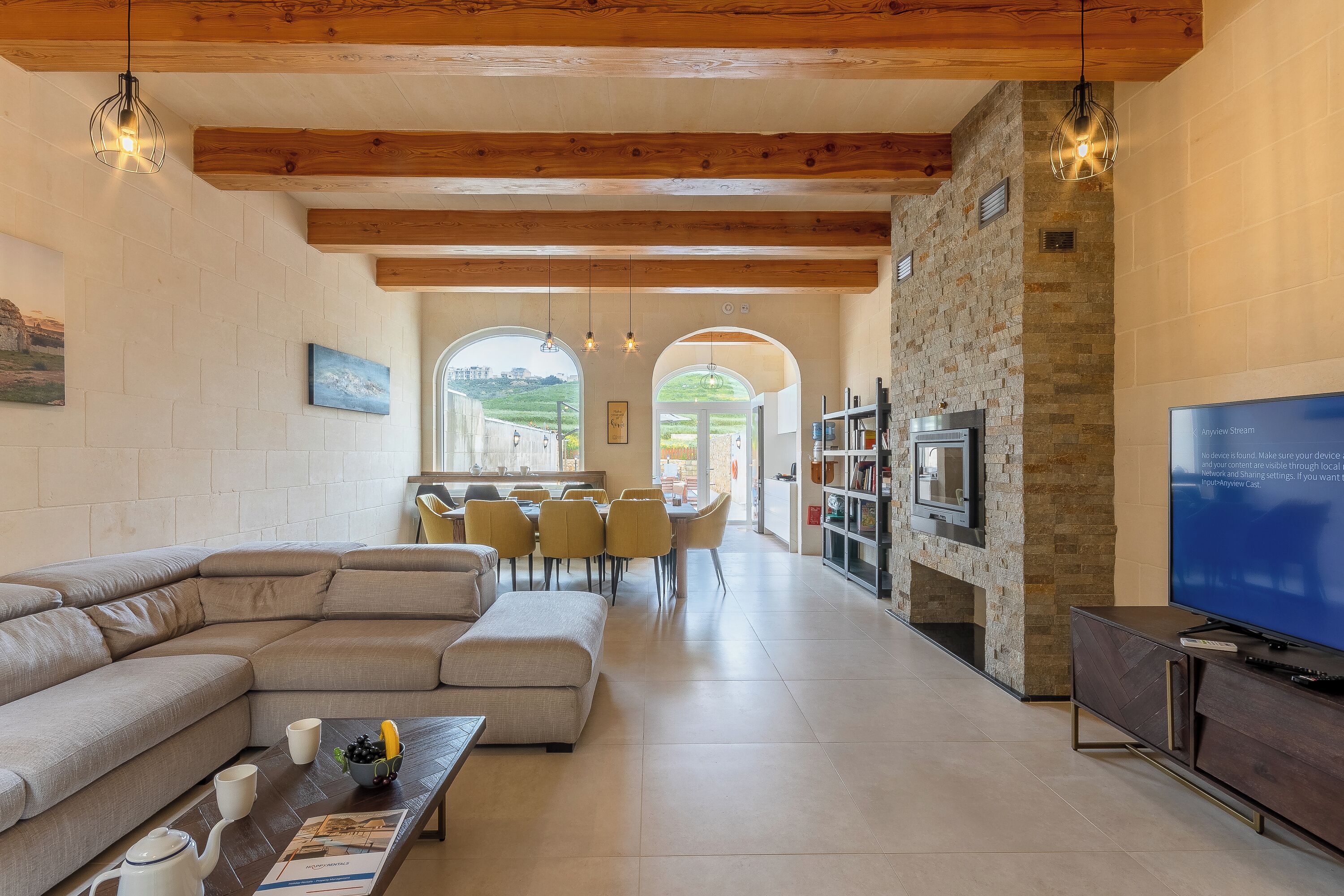 Perhehuvila, 4 makuuhuonetta, takka (Solaris Gozitan Villa With Pool) | Sisätilat