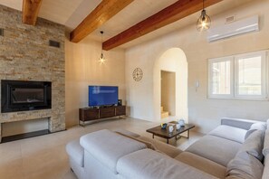 TV de tela plana 21 polegadas com canais a cabo, lareira