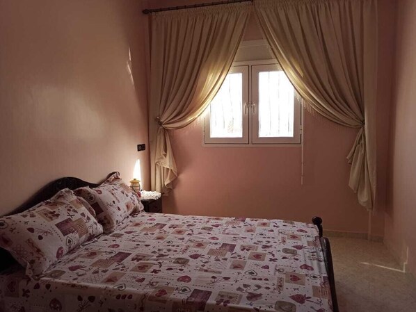 1 bedroom, WiFi, bed sheets - Clean, peaceful apartment in the heart of agadir (agadir)