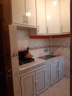 Private kitchen - Clean, peaceful apartment in the heart of agadir (agadir)
