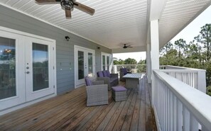 Terrace/patio - Ony's Outpost - Bay View, Community Pool, Beach Access, Pet Friendly! (St. George Island)