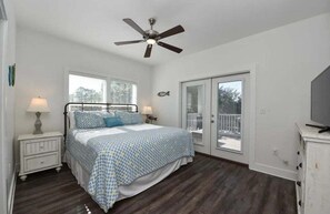 4 bedrooms, iron/ironing board, internet, bed sheets
