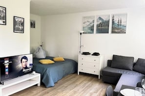WiFi, bed sheets