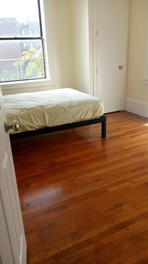 3 soverom, strykejern/-brett, wi-fi og sengetøy