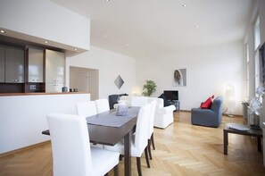 Interior - Charles Bridge Apartment (Praha 1)