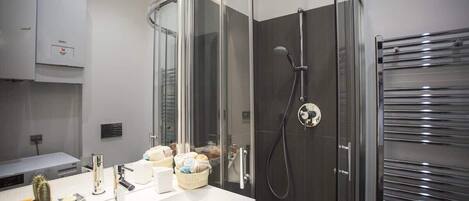 Douche, séchoir à cheveux
