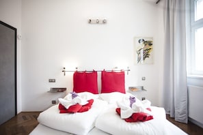 1 bedroom, iron/ironing board, travel cot, WiFi - Central river view Su (Unknown)