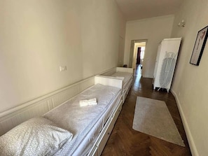 2 chambres, fer et planche à repasser, lit de bébé portatif, Wi-Fi