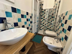 Douche, séchoir à cheveux
