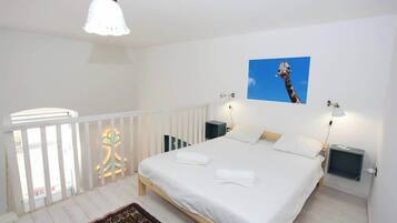 2 bedrooms, iron/ironing board, travel cot, WiFi