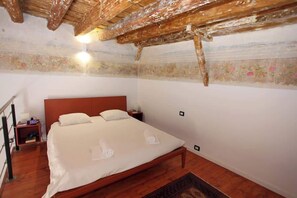 2 bedrooms, iron/ironing board, travel cot, WiFi