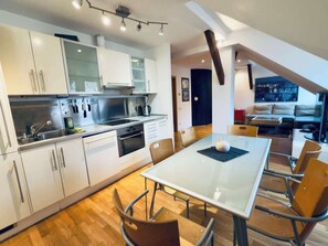 Interior - Attic 15 min  to Charles Bridge (Praha 5)