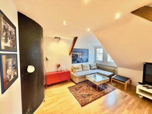 Living area - Attic 15 min  to Charles Bridge (Praha 5)