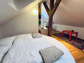 1 slaapkamer, een strijkplank/strijkijzer, reisbedje, wifi
