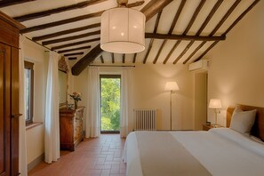 5 chambres, fer et planche à repasser, Wi-Fi, draps fournis