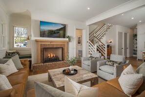 Smart TV, fireplace, books - NEW Secluded Luxury, Spotlessly Clean, Hot Tub (Banner Elk)