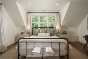 4 bedrooms, desk, travel cot, free WiFi - NEW Secluded Luxury, Spotlessly Clean, Hot Tub (Banner Elk)