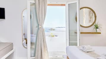 Comfort Triple Room, Sea View | Peti besi dalam bilik, langsir/tirai gelap terus, Wi-fi percuma