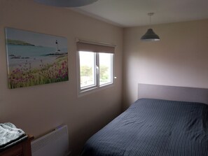 Cabin | 1 bedroom, free WiFi, bed sheets - 1br-garden-parking-pets-10 Mins to Beach (Hornsea)