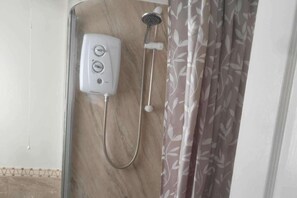Cabin | Bathroom | Shower, towels