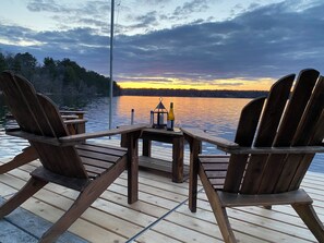 Property grounds - 3BR-2.5BA LAKESIDE CABIN CHARMER with GOURMET KITCHEN & MODERN-LUX amenities (Webster)