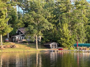 Exterior - 3BR-2.5BA LAKESIDE CABIN CHARMER with GOURMET KITCHEN & MODERN-LUX amenities (Webster)