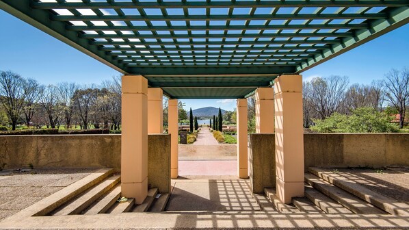 Property grounds - Marvellous 1 Bedroom Apartment (Greenway)