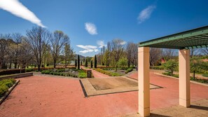 Property grounds - Marvellous 1 Bedroom Apartment (Greenway)