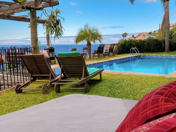 حمّام سباحة خارجي