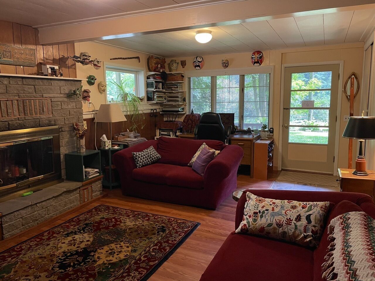 Smart TV, fireplace, DVD player, books