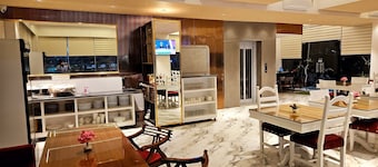 White Maple Hotel