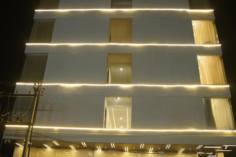 White Maple Hotel