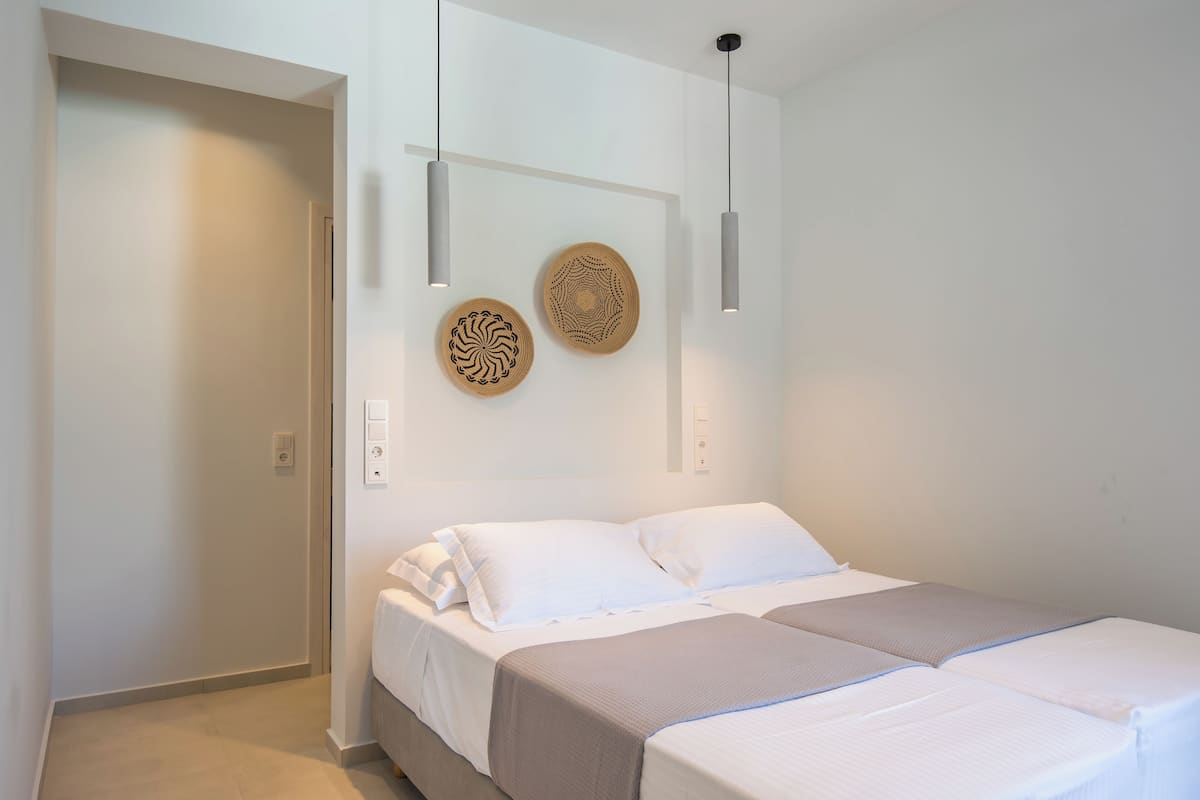 Phòng đôi hoặc 2 giường đơn Superior, quang cảnh hồ bơi | Bộ đồ giường cao cấp, chăn bông, nệm có lớp đệm bông 
