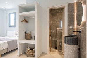 Superior kamer, 1 twee- of 2 eenpersoonsbedden, niet-roken, uitzicht op zwembad | Luxe beddengoed, donsdekens, pillowtop-bedden, een kluis op de kamer