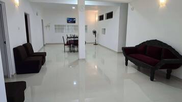 Room, 1 Bedroom, Accessible, Smoking | Lounge