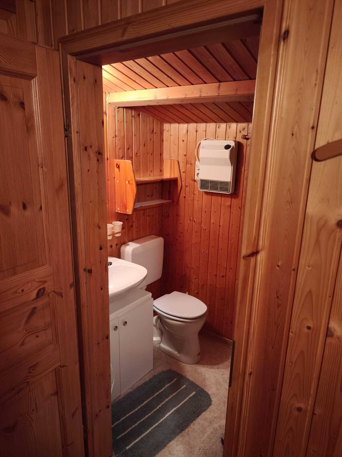 Ducha, toallas y papel higiénico