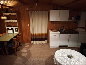 Fridge, stovetop, coffee/tea maker, electric kettle