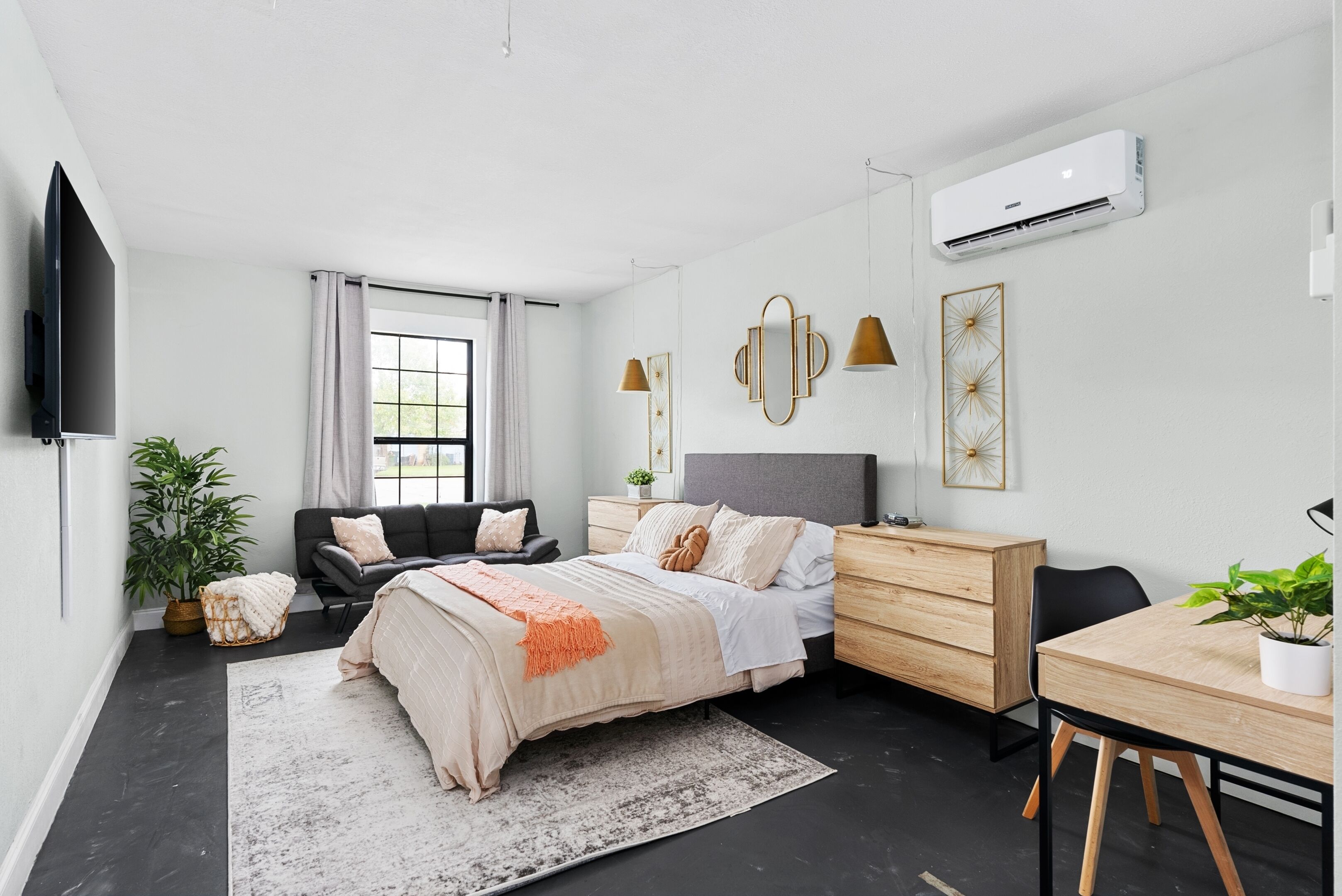 3 bedrooms, iron/ironing board, travel crib, WiFi (free)