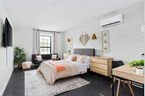 3 chambres, fer et planche à repasser, lit de bébé portatif