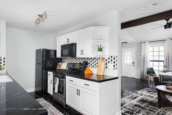 Fridge, microwave, stovetop, dishwasher